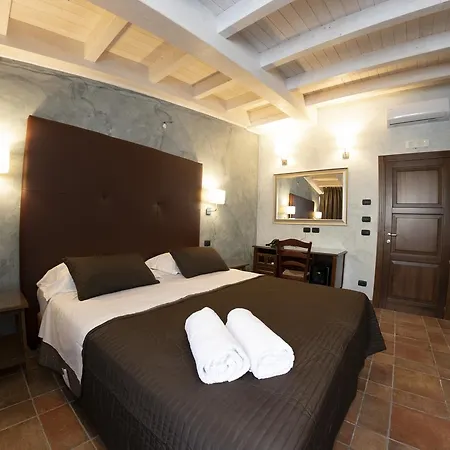 מלון Capomulini Dimora Storica אסראלה