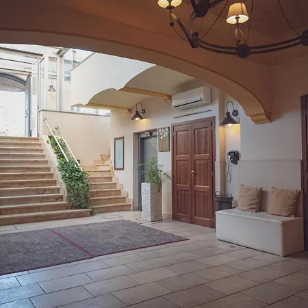 Capomulini Dimora Storica Hotel 3*
